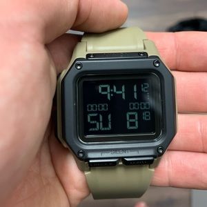 Nixon Regulus